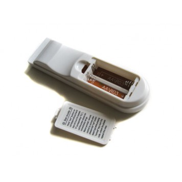 Відсік для батарейок розташований на зворотному боці корпусу пульта-1