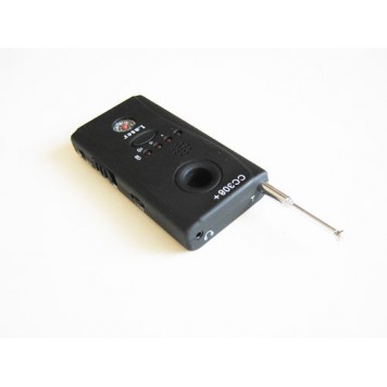 Гнездо для подключения наушников к детектору скрытых камер жучков-2