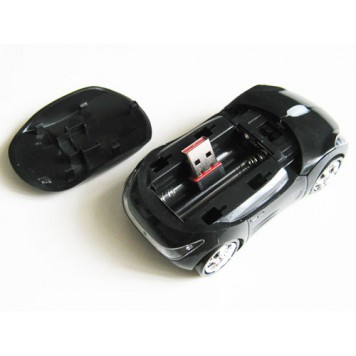 Отсек для батарей питания и USB приемника под сдвигаемой крышей авто-3