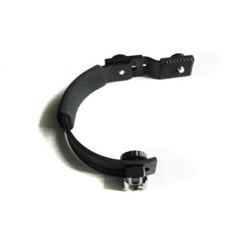 Вспышка крепится к С-образному кронштейну через холодный башмак-1