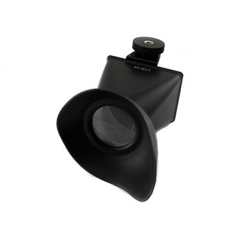 Видоискатель имеет линзу с увеличением 2.8Х-2