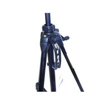 До основи прикріплена пластикова ручка для перенесення штатива-1