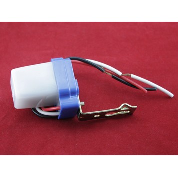 Для закріплення на стіні фасаду або іншої вертикальної поверхні на корпусі датчика є підвісне вушко-2