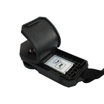 На площадке под камеру находится место для хранения SD-карты-1