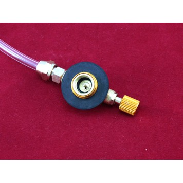 Частина перехідника з нарізним сполученням типу epi-gas, ущільнювальним гумовим кільцем і краном-регулятором для підключення до туристичного газового балону-2