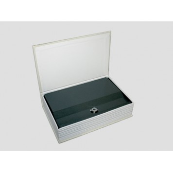 Внутри книги размещен прочный металлический сейф с замком на ключ-3