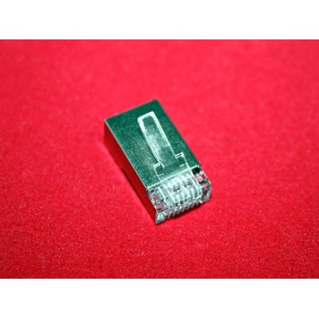 Конектор оснащений спеціальним затискачем , за допомогою якого надійно фіксується в гнізді-1