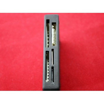 Слоти для різних карт пам'яті-2