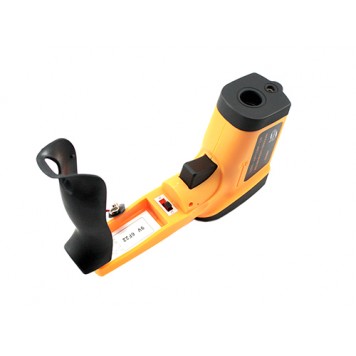 Відсік для батарей живлення розміщений в ручці пирометра GM900-2