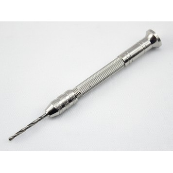 Ручная мини дрель в рабочем состоянии-1