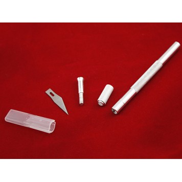 Цанговий затиск забезпечує надійне кріплення леза до ручки-1