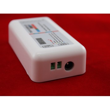 Гніздо під круглий роз'єм і 2-х клемна колодка для підключення живлення-1