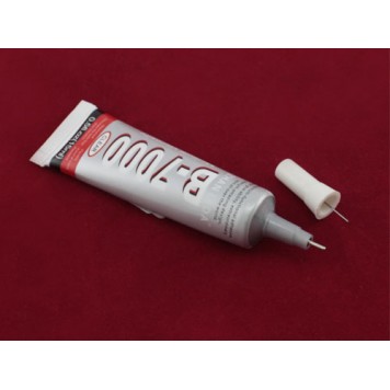 Тюбик клея B7000 15 мл со снятым колпачком-1