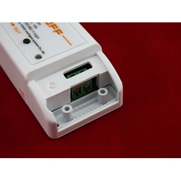 Двухклеммная колодка для підключення комутованого пристрою-1