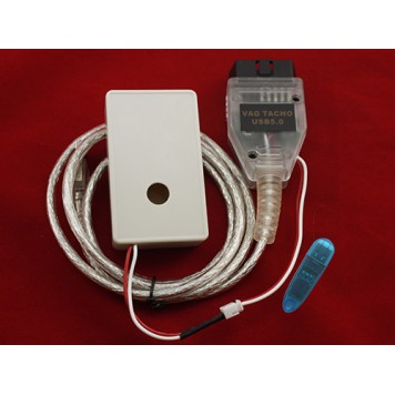 VAG Tacho v5.0 підключається до USB порту комп'ютера за допомогою бездротового адаптера-1
