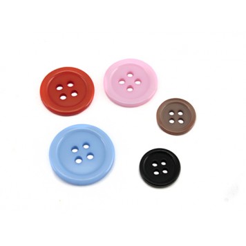 Несколько пластиковых пуговиц из набора-1