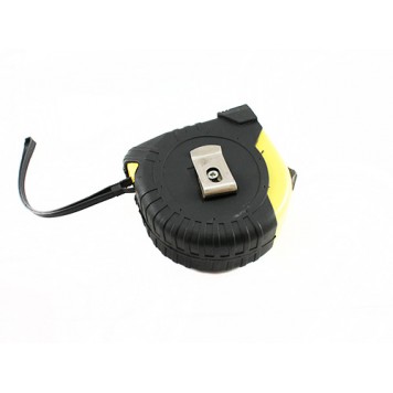 На боковой части корпуса находится клипса для крепления на поясе-2