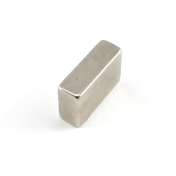 Магніт має форму прямокутного паралелепіпеда-1