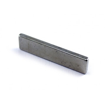 Магніт неодимовий прямокутний з розмірами 40 x 9 x 2,7 мм-1