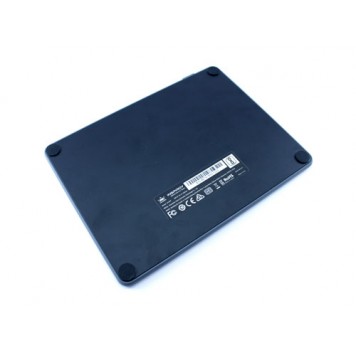 Резиновые ножки на нижней стороне корпуса-6