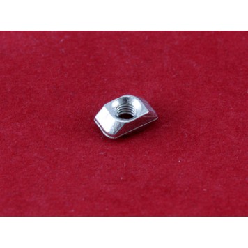 Вид знизу на Т -подібну гайку M6-1