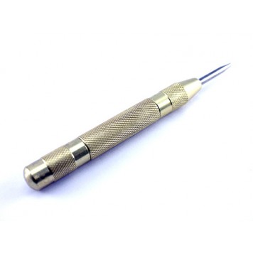 Ручка пружинного кернера имеет насечку против скольжения-1