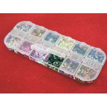 Кожна секція пенала закривається індивідуальною відкидною кришечкою-2