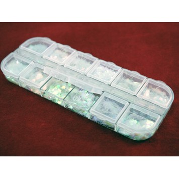 Кожна секція пенала закривається індивідуальною відкидною кришечкою-2