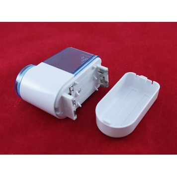 Отсек батареек питания машинки для удаления катышков-1