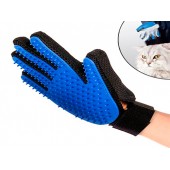 Рукавичка для вичісування шерсті з домашніх тварин True Touch