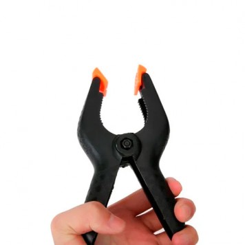 Ручки струбцини охоплюються однією рукою-2