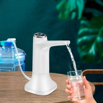 Натиснув на кнопку і вода полилася-2